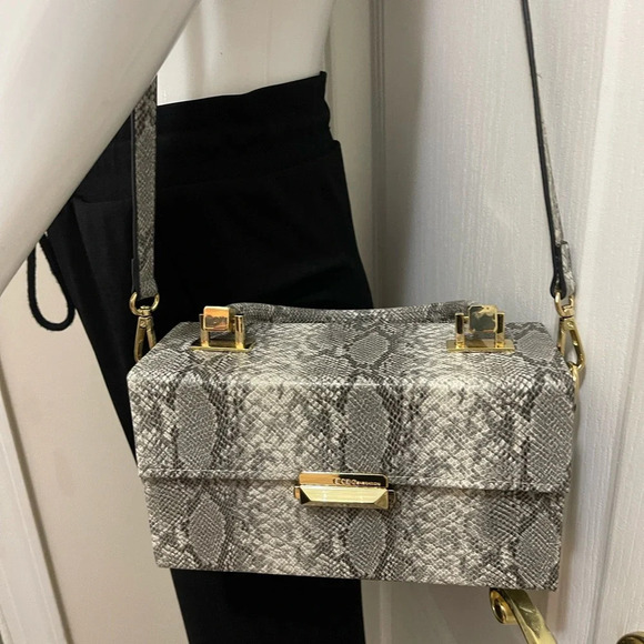 BCBG Faux Silver Python Handbag in great conditions - Picture 4 of 12